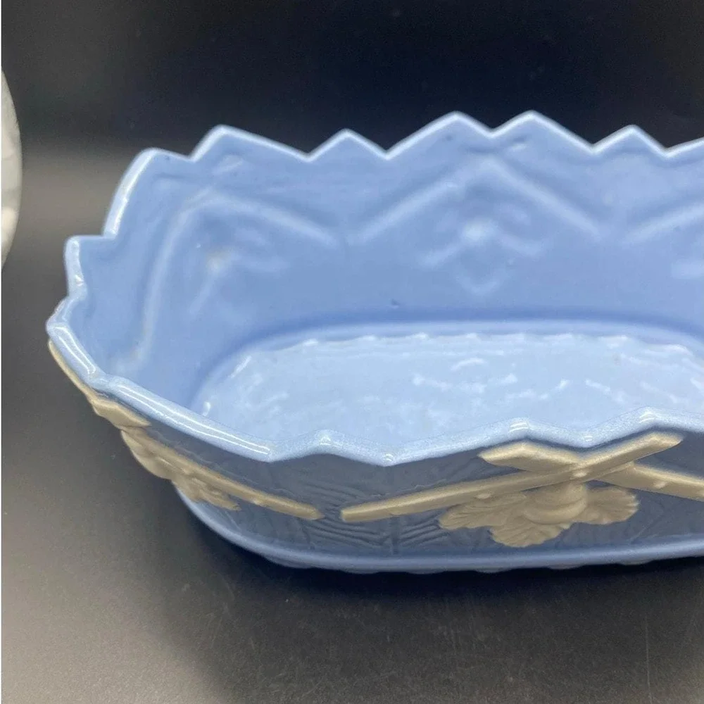 Vintage Hand‎ painted Blue and white Acorn design Japan Planter